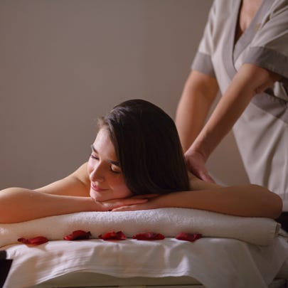 Discover Exceptional Beauty Services at Phoenixglow Unisex Salon in Akshay Nagar | by Phoenixglow | Nov, 2024 | Medium
