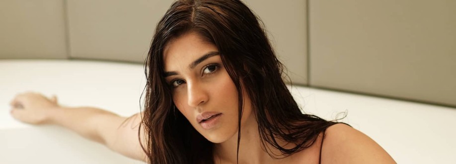 aashna khan Cover Image