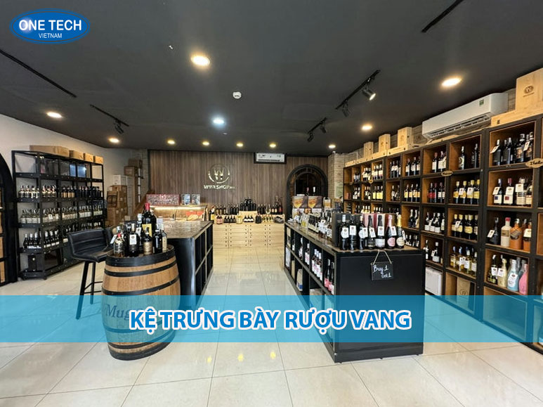 Kệ trưng bày rượu vang giúp không gian thêm phần quý phái