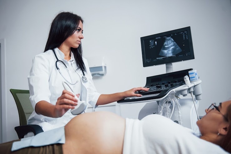 Choosing the Right Gynecologist: Male vs Female Gynec Doctors Explained