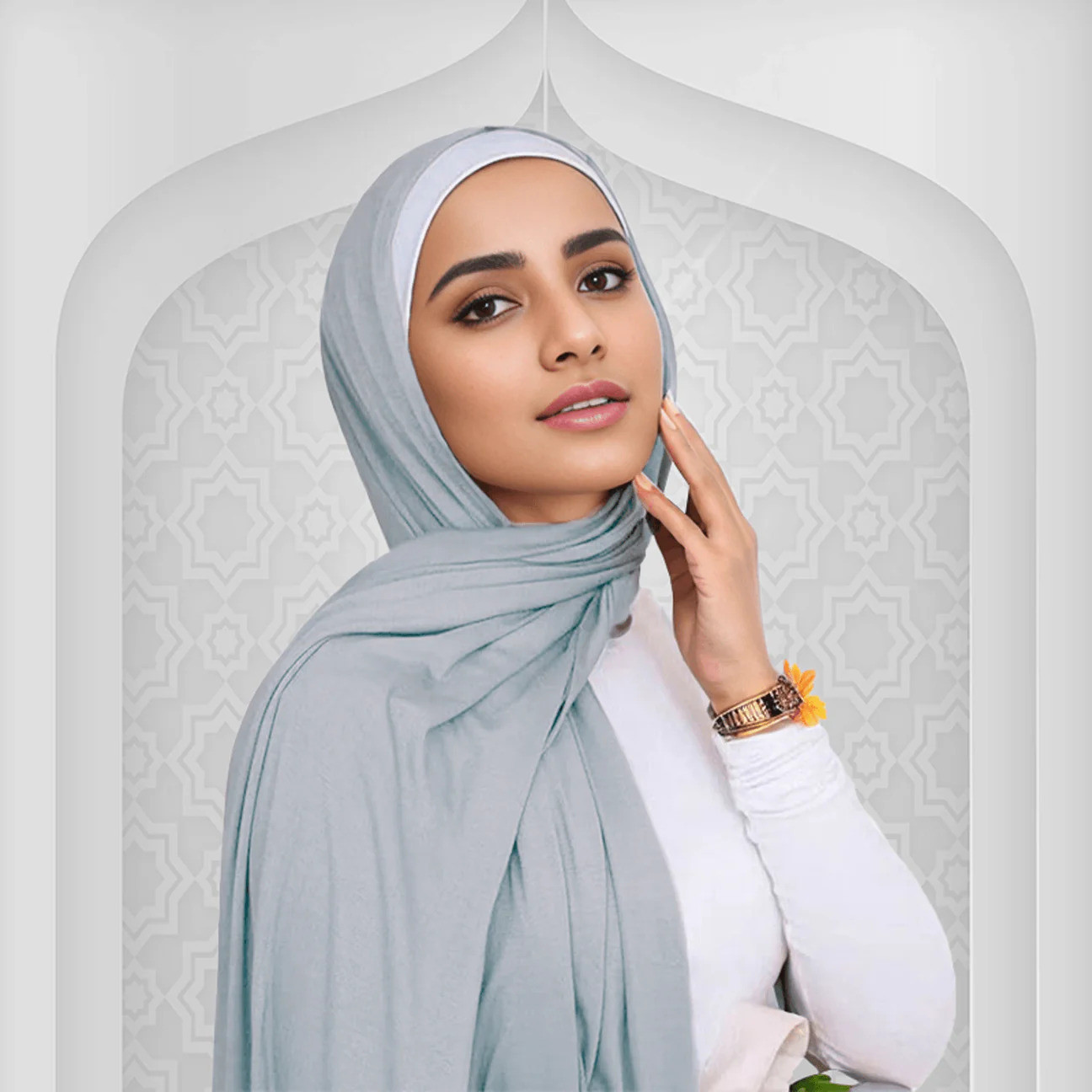 Guide to Wearing a Silver Gray Jersey Scarf | Alhaya Fashion