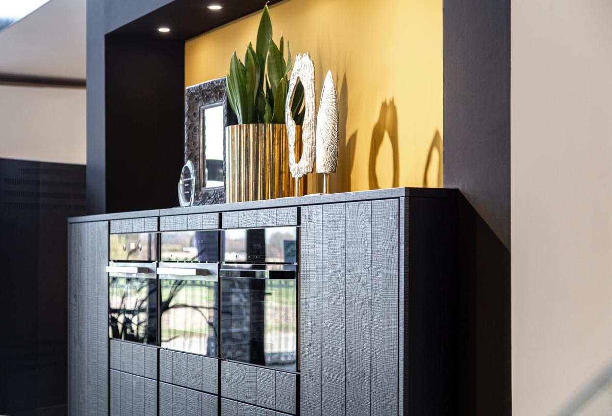 High-End Wardrobe Interior Finishes That Add Value to Y...