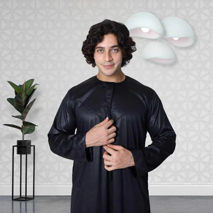 Black Emirati Thobe for Men – Where Tradition Meets Confidence