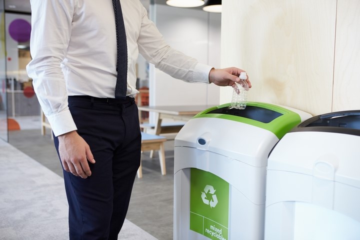 What types of waste can go in the different bins? | Hicare